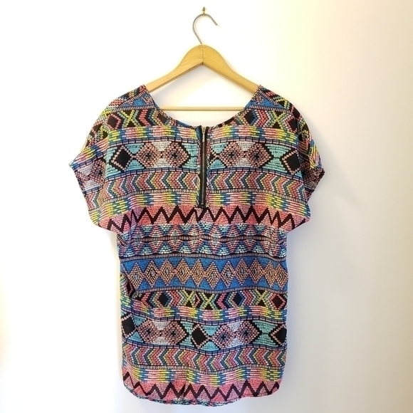 AZTEC geometric colorful Print Short Sleeved Blouse Tee sz M - Picture 5 of 8